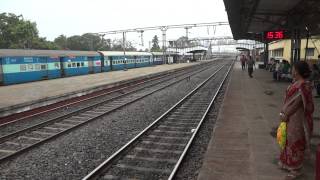 preview picture of video 'RAINY DAY TWO IN ONE : SHALIMAR - LTT EXPRESS FOLLOWED BY HOWRAH - DIGHA KANDARI EXPRESS'