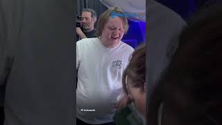 Viral Aksi Mengejutkan Lewis Capaldi yang Kagetkan Para Penumpang Pesawat British Airways