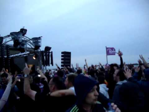 solarstone plays jump the next train @ luminosity beach 2012