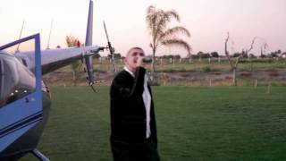 EL KOMANDER LLEGA EN SU HELICOPTERO &quot;RANCHO AYALA&quot;