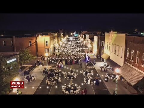 'Dancing in the street!' Prom in downtown Lawrenceburg a hit among Anderson County students