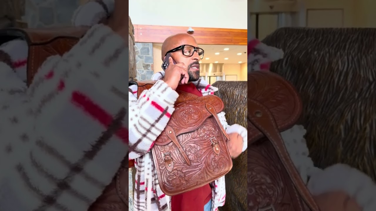 Bethany’s Dad calls Larry soon as he lands in Montana to bail Lynette out