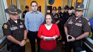 Kim Davis Back At Work, Still Not Doing Her Job
