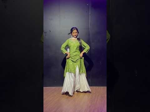 Jhalla wallah 💚✨ #bolleywoodsong #trendingshorts #dance #viralvideos