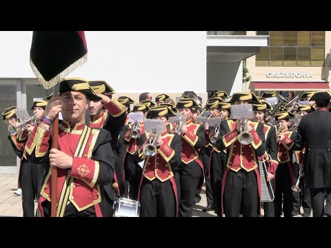 Las bandas llenan de música las calles del centro a favor de Cáritas