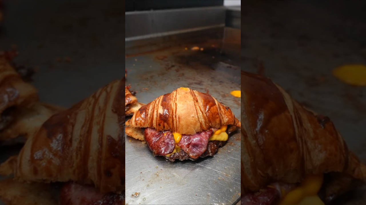 Next level croissant Smash Burger!! #viralfood #food #foodie #streetfood #foodlover #trendingshorts