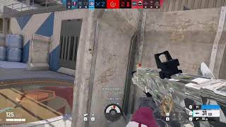 『Tom Clancy's Rainbow Six Siege』です。