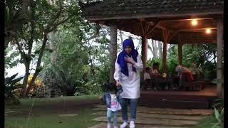 preview picture of video 'BANYUWANGI- Buka Puasa di Pondok Indah Resto dengan nuansa Kebun Yang Adem (260518)'