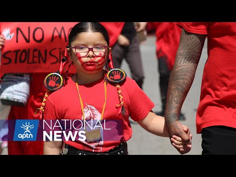 Round dance in Winnipeg to commemorate Red Dress Day | APTN News