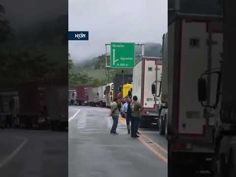 Protesta y bloqueos en La Pintada paralizan la vía que comunica a Antioquia con Caldas