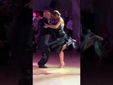TANGO SENSUALE ALEJANDRA MANTINAN Y MARIANO OTERO #tangoargentino #shortsviral #milonga #tangolive