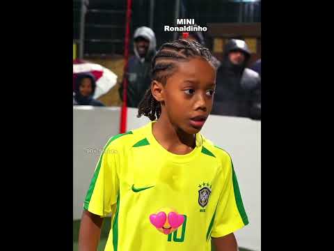 MINI RONALDINHO 😍⚽