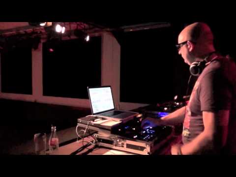 DJ Houwie Live at Serious Bass PopEi Eindhoven 13-01-2012 Pt. 1/3