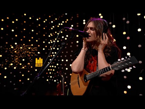 Black Country, New Road - Besties (Live on KEXP)