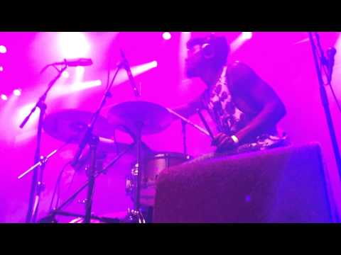 Typhoon - Zandloper (ft. Rico) live at Definitie van Hiphop '14