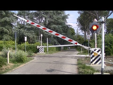 Spoorwegovergang Brisighella (I) // Railroad crossing // Passaggio a livello