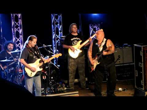 Walter Trout, Popa Chubby "Giants of bluesrock"-Jam - Limbourg, Le Kursaal 13.11.2011 (pt.1)