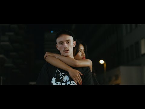 CHAPO102 - SIE RUFT AN (prod. By THEHASHCLIQUE) Official Video