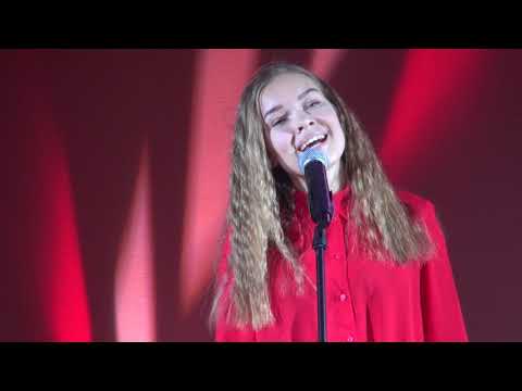 Hanna Camilla Kadarik-Vaiksel õhtul tähevalgel