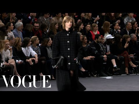 Fashion Show - Fall 2013 Ready-to-Wear: Chanel