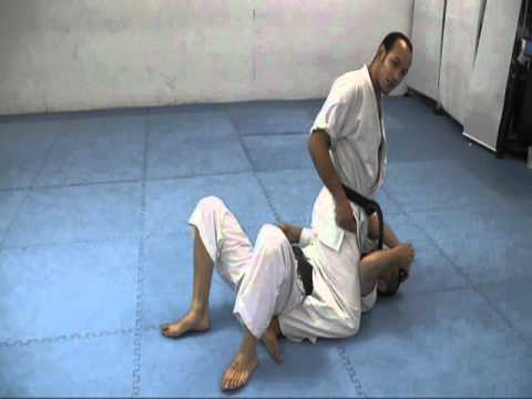 ニーオンザベリーからの関節技