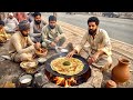 PURE DESI PUNJABI STREET FOOD BREAKFAST SAAG MAKHAN ALOO PARATHA PAKISTAN STREET FOOD VIDEOS