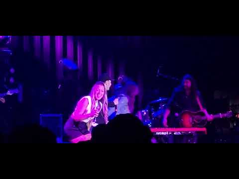 Megan sings with Colbie Caillat /Colbie and Gavin DeGraw sing "We Both Know" 6-9-23 Atlantic City