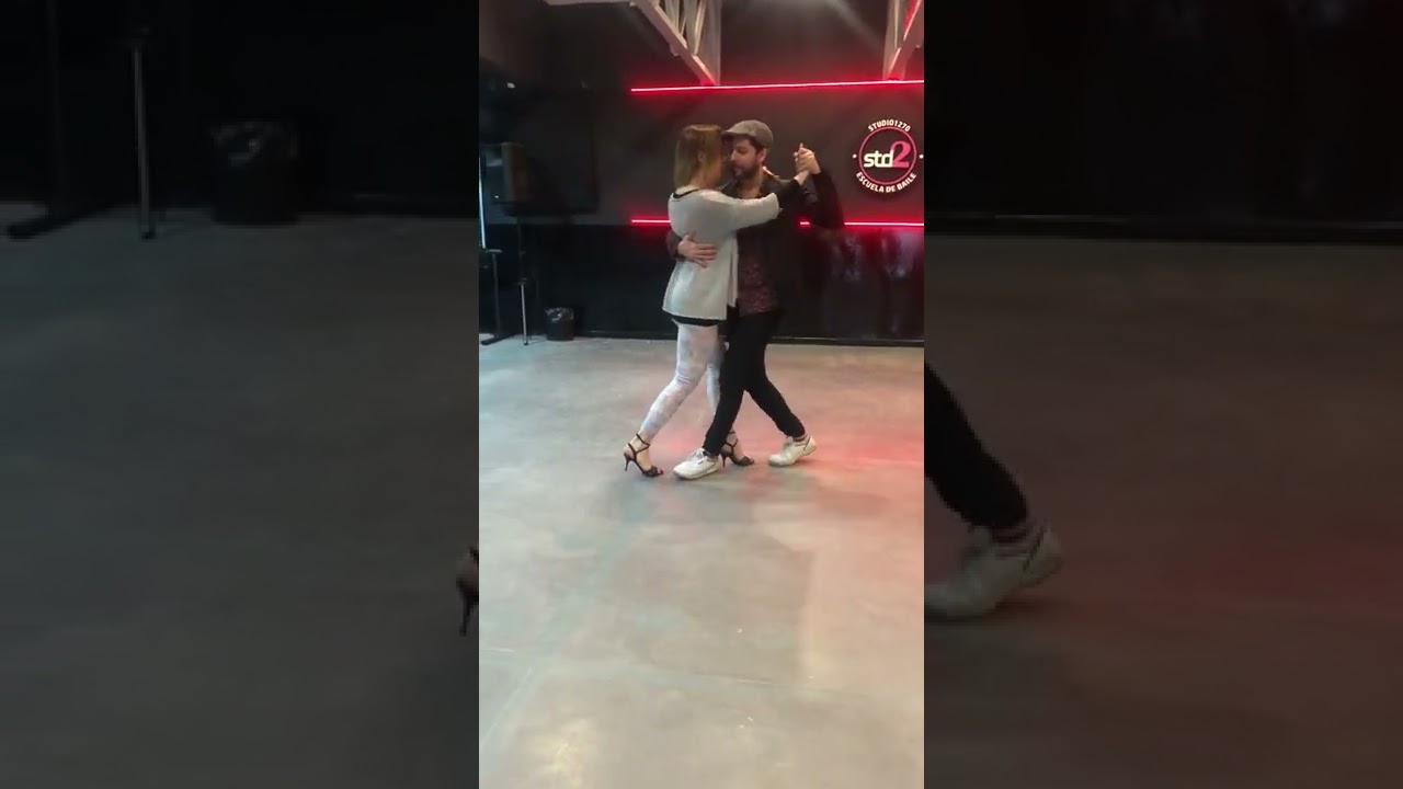 Bailan Sofía Hlavnicka y Facundo Peñalva