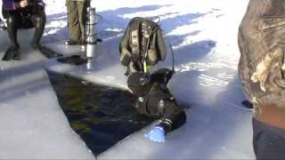 preview picture of video 'Ice Diving Trakai 2011 01 30'