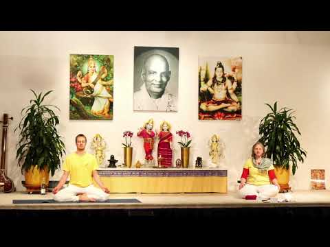 YOGA-Mittelstufe Selbstakzeptanz mit Darshini - Yoga Vidya Ashram Live - 16:30 Uhr 27.11.2021