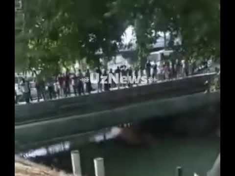 В Ташкенте Lacetti пробил ограждение на мосту и упал в канал