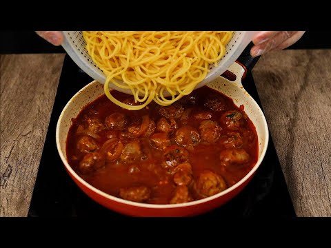 The traditional pasta with meatballs, with a special sauce!