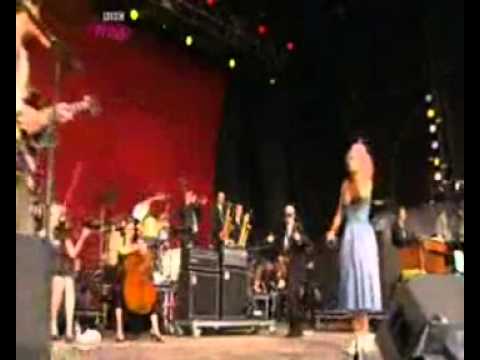 Mark Ronson feat Lily Allen - Oh My God (Live)