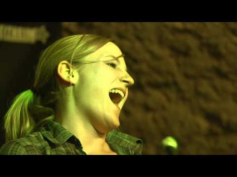 Carmen Wegge live beim Poetry Slam in Burghausen am 15.04.2011