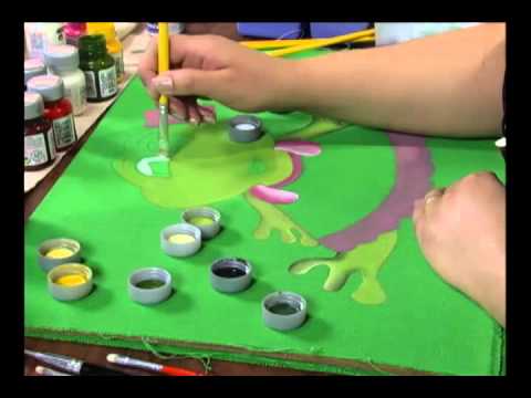 20120206 PINTURA DE SAPINHA VESTIDO EM TOALHA DE COZINHA 2