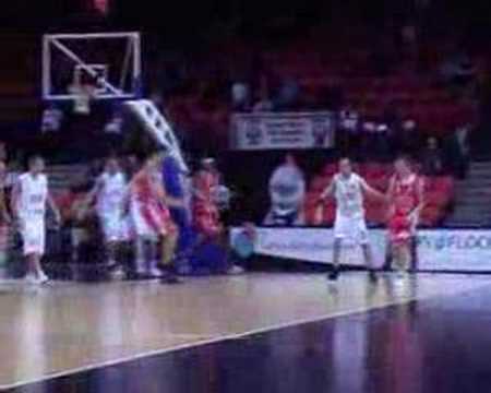 09 03-10-07 BvB BCO-Ninane - Ovcina met rebound en score.mpg