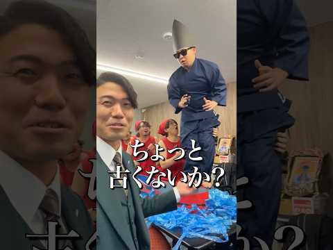 会社のデスクの上で部下が大喧嘩しました。
