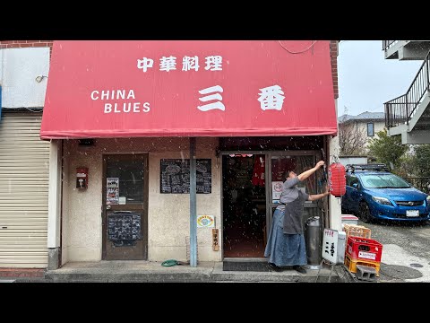 A nostalgic ramen shop kept alive by Mama - Noodles trip in Japan