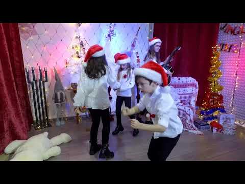 E iarna iar in calendar - Sara, Mayara, Sofia, Andrei