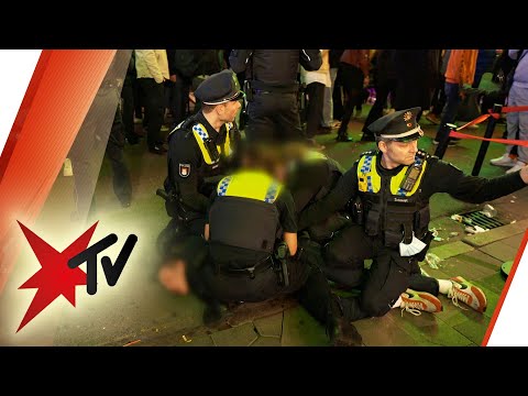 Auf der Reeperbahn in St. Pauli: Zwischen Ausnüchterungszelle, Dragqueens und Tabledance | stern TV