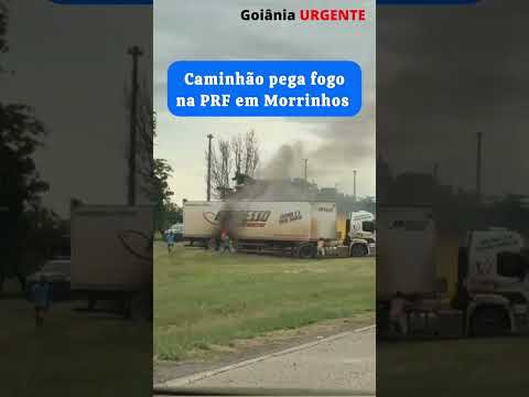 Caminhão pega fogo na Polícia Rodoviária Federal na BR-153, em Morrinhos