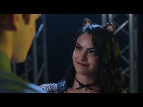 Archie and Veronica make up and she helps him with his stage fright