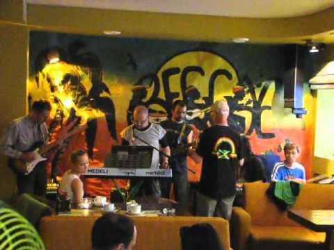 Dr.I-bolit feat DiaPositive - Руки бьют в барабаны