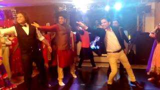 Veerji Vyon Chaleya Dance performance from Groom&#39;s side - Speedy Singhs