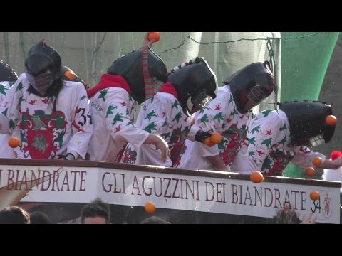 Battaglia arance carro da getto Gli Aguzzini dei Biandrate - Carnevale Ivrea 2016