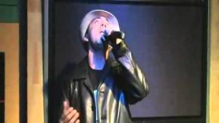 Cristian Castro  canta en vivo en un karaoke lo pasado,pasado