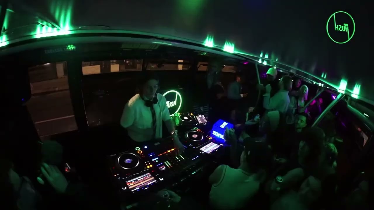 Katie Baxter - Katie Baxter live from a bus across East London | Keep Hush x Untasted