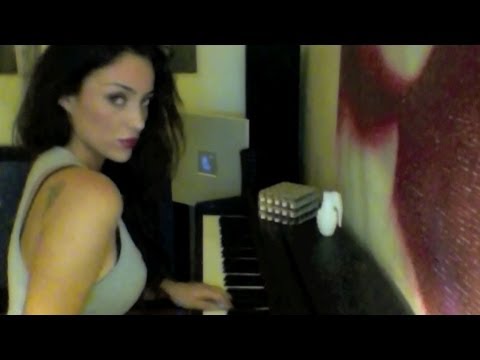 Léa Castel - Hold On We Are Going Home (Piano Cover)
