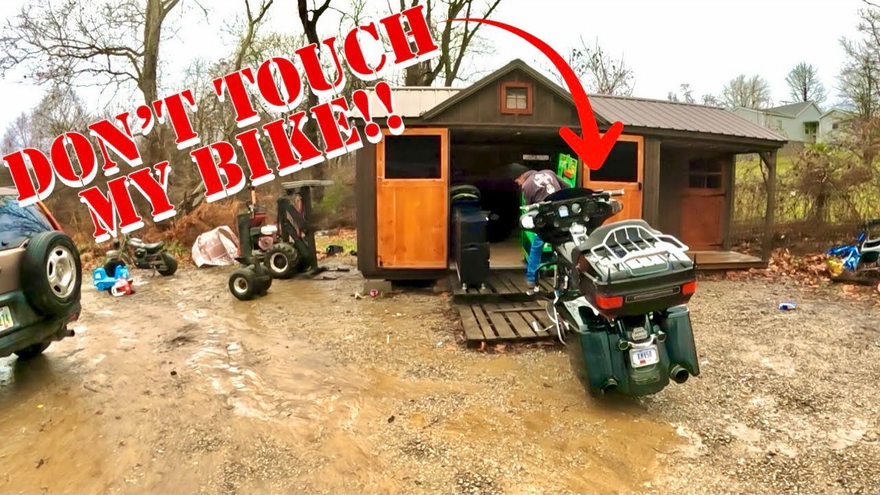 12x22 Building Repo Full of Stuff!!  He was not very happy