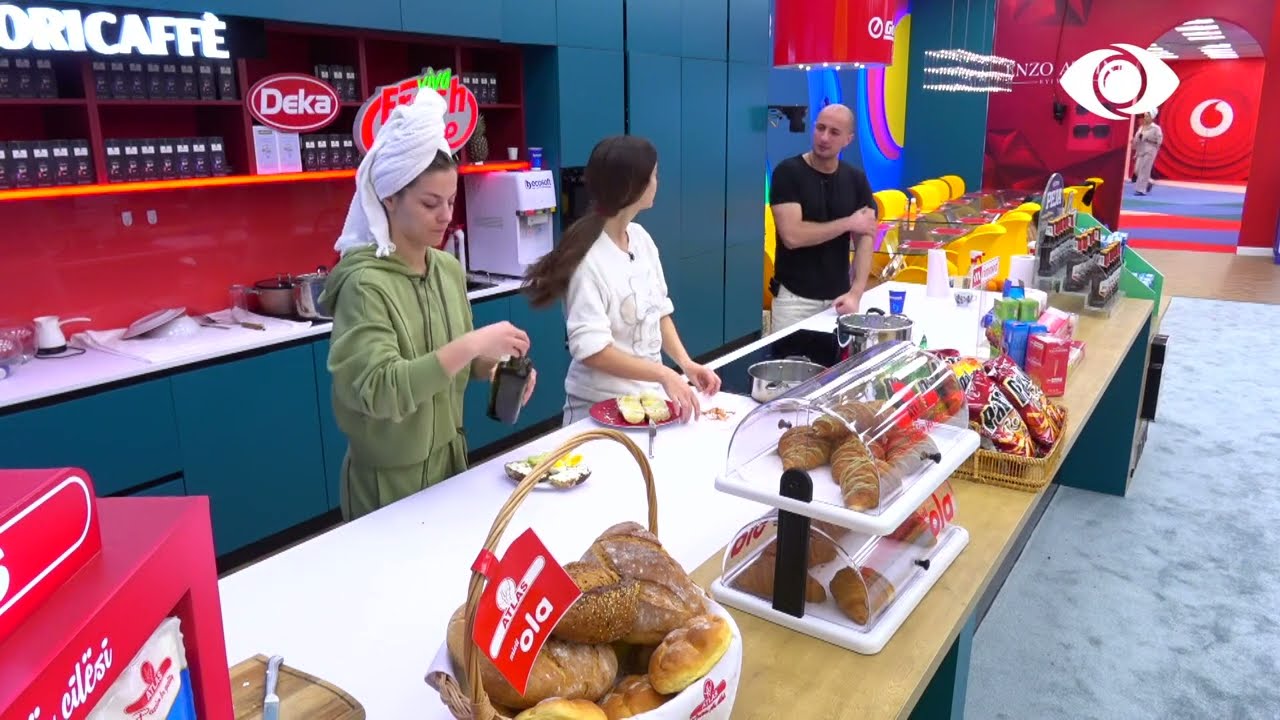 Ti vetëm shan/ Kristi diskuton me Luizin